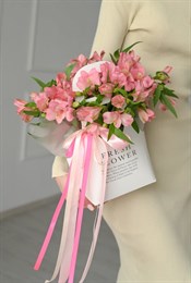 Розовая альстромерия в сумочке (9 шт) 85654743