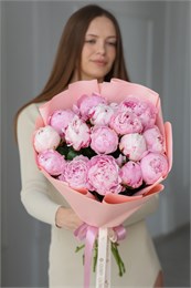 Розовые пионы в пленке (15шт) 09090909090