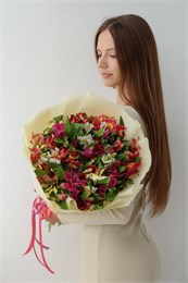 21 Альстромерия микс в упаковке 9700