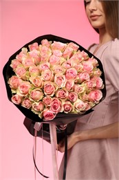 Розовая роза Кения 40см в черной PREMIUM упаковке (51 шт.) 804